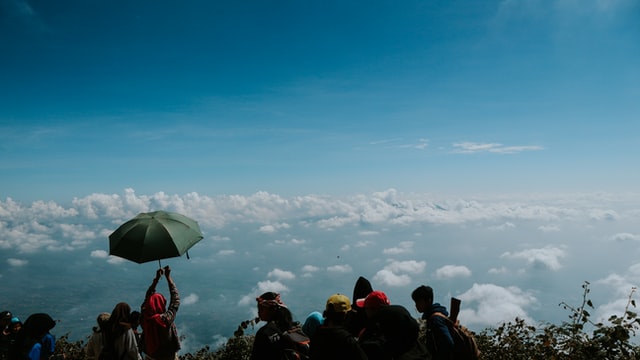 Mountain climbers can benefit from essential oils to help alleviate symptoms of altitude sickness